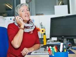 billerbeck Mitarbeiterin Margrit Schlegel während der Arbeit