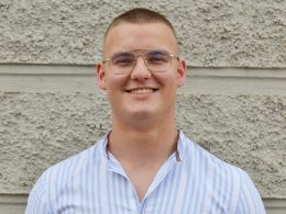 Hysen Gashi lächelt für die Kamera