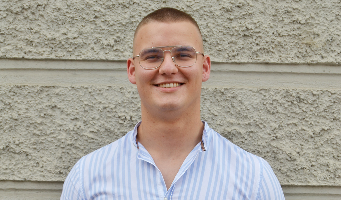 Hysen Gashi lächelt für die Kamera