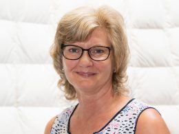 Agnes Enderli lächelnd.