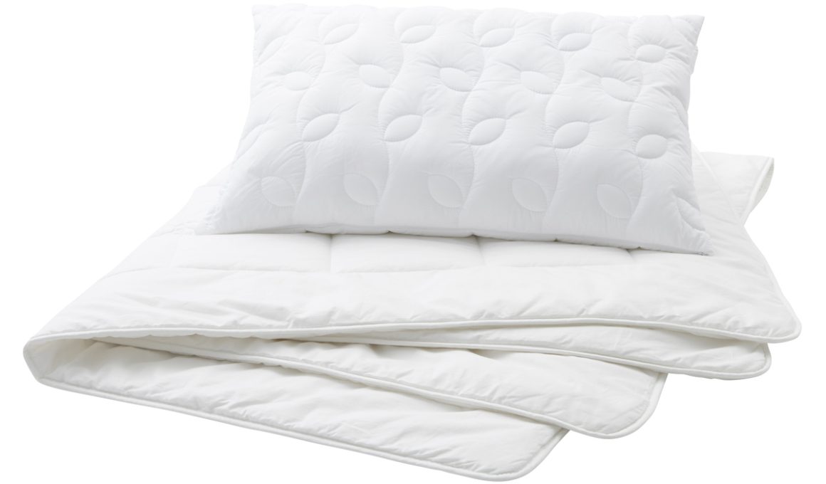 Das Micro-Faserkissen Belair ist auf das Micro-Faserduvet Belair aufgestellt.