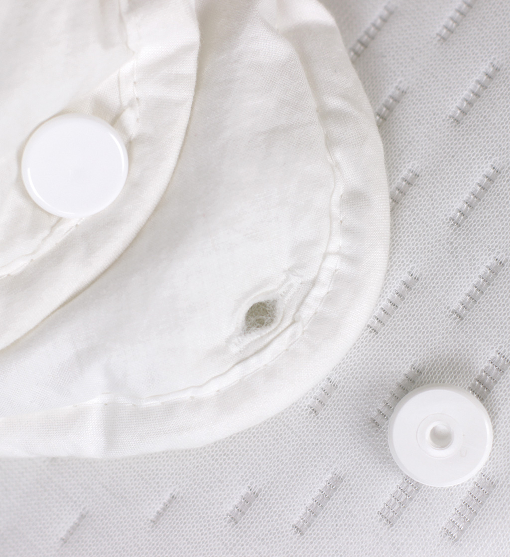 4-seasons open press stud, fastening system of the Super Wash fibre duvet from billerbeck